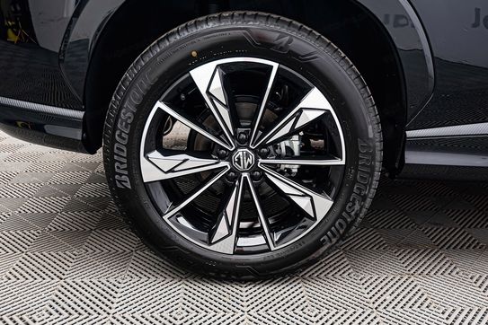 MG HS 1.5T HEV+ Exclusive aut