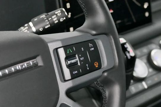 Land Rover Defender 110 D300 X-Dynamic HSE