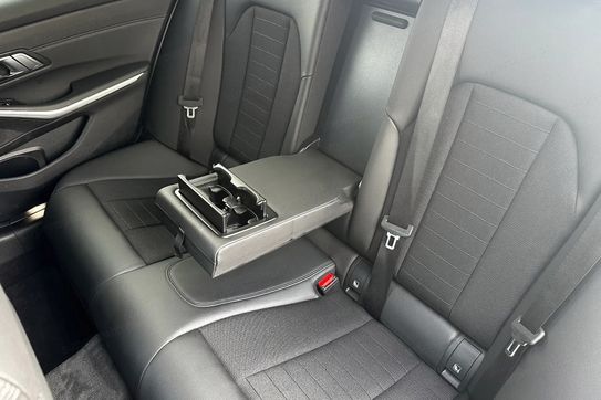 BMW Seria 3 320i Sport Line aut