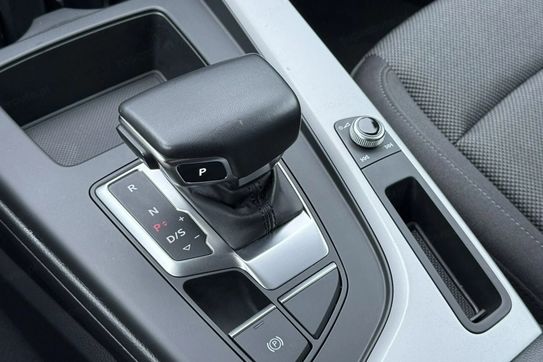 Audi A4 35 TFSI mHEV S Line S tronic