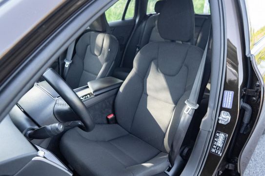 Volvo V60 B4 D Momentum Pro