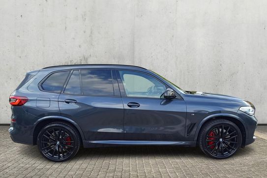 BMW X5 M50i