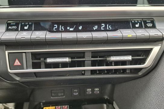 Toyota Camry 2.5 Hybrid Dynamic Force Comfort e-CVT