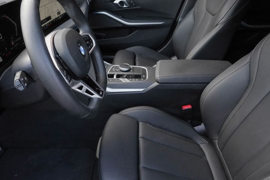 BMW Seria 3 330i xDrive M Sport