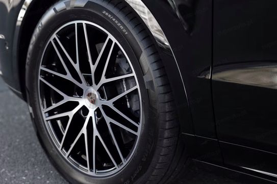 Porsche Cayenne E-Hybrid Black Edition