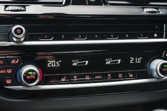 BMW Seria 5 520d xDrive M Sport sport-aut