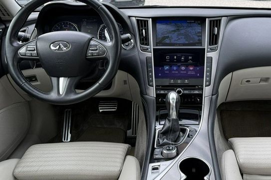 Infiniti Q50 Hybrid AWD