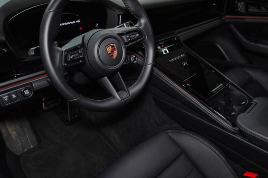 Porsche Panamera 4