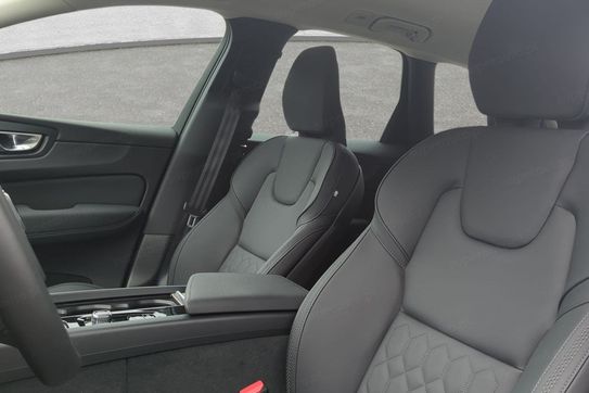 Volvo XC60 B5 B AWD Plus Dark aut