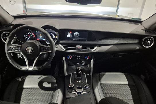Alfa Romeo Stelvio Turbo B-Tech Edition Q4