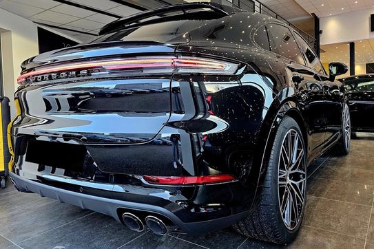Porsche Cayenne Coupe E-Hybrid Black Edition