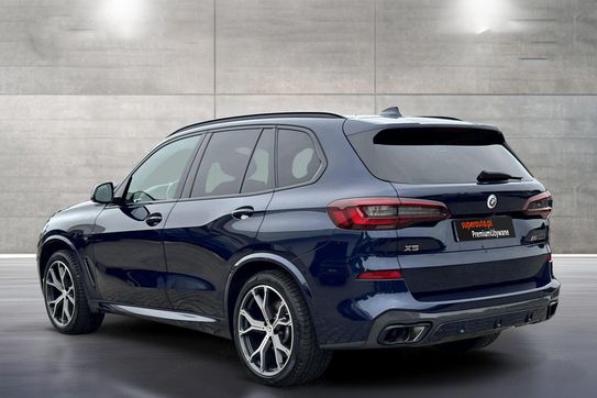 BMW X5 M50i