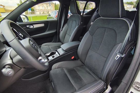 Volvo XC40 B4 B Plus Dark