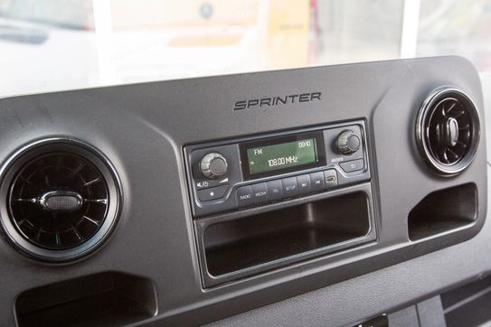 Mercedes Sprinter 314 Kontener + Winda