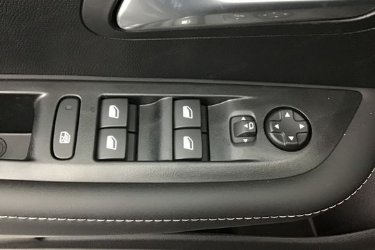 Peugeot 208 ALLURE 1.2 mHEV e-DCS6