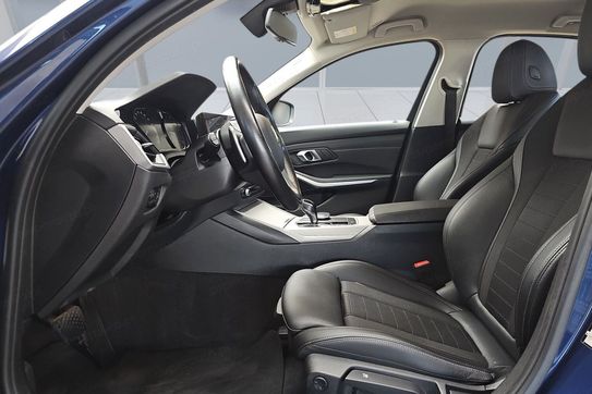 BMW Seria 3 320i Advantage aut