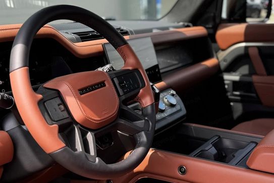 Land Rover Defender 110 4.4 P635 V8 mHEV Octa