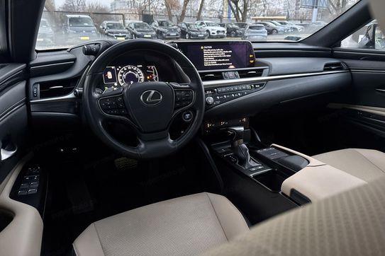 Lexus ES 300h Business Edition +