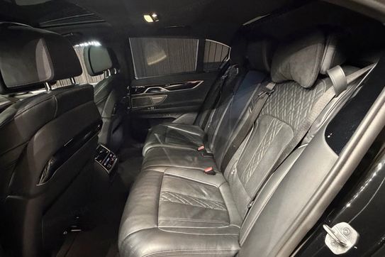 BMW Seria 7 740d xDrive M Sport
