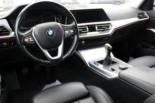 BMW Seria 3 318i aut