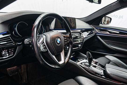 BMW Seria 5 520d xDrive Sport Line