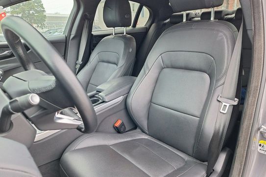 Jaguar XE D200 AWD SE