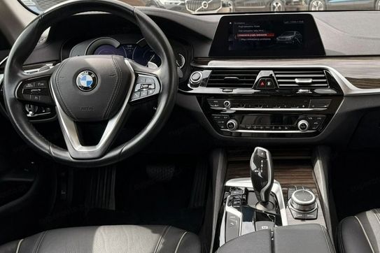 BMW Seria 5 530e iPerformance Luxury Line aut