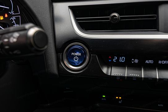 Lexus UX 250h F Impression