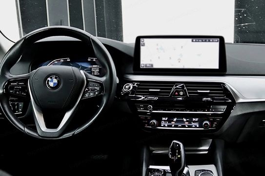 BMW Seria 5 530d Luxury Line aut