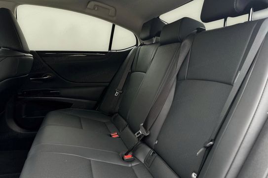 Lexus ES 300h Business Edition