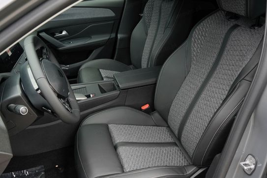 Peugeot 308 Allure 1.2 mHEV e-DCS6