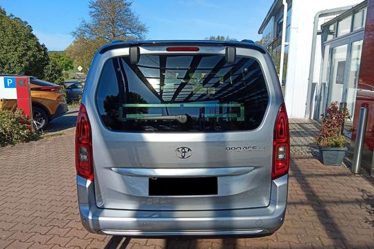 Toyota Proace City Verso Family MT6