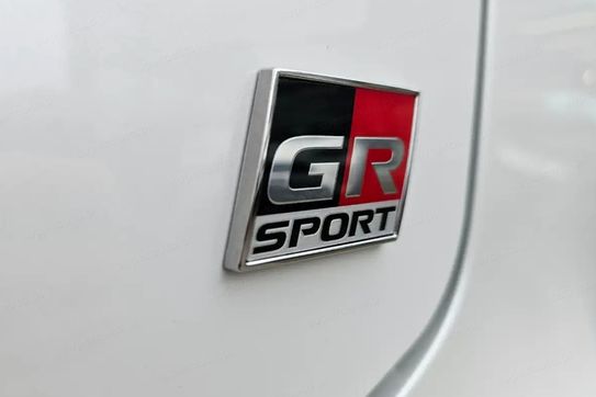 Toyota C-HR GR Sport 2.0 Hybrid Dynamic Force Plug-in