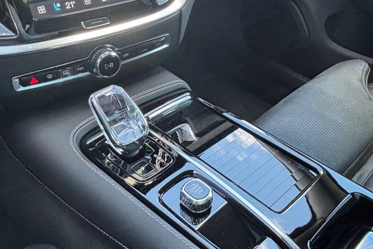 Volvo V60 T8 AWD Plug-In Hybrid Ultimate Dark