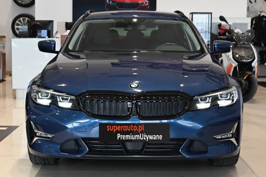 BMW Seria 3 330i Luxury Line aut