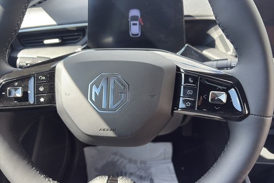 MG 3 Exclusive 1.5 Hybrid+ AT