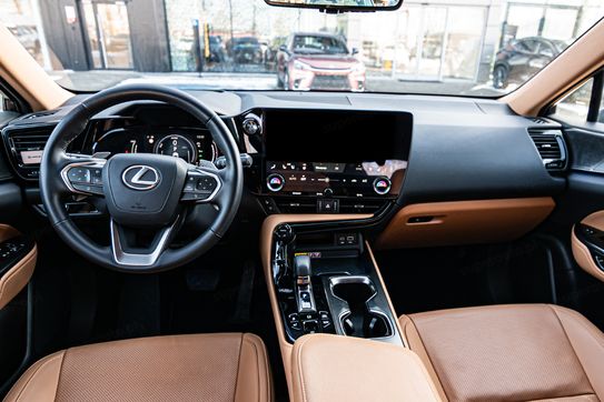 Lexus NX 450h+ Omotenashi 2.5 Hybrid Plug-in AWD