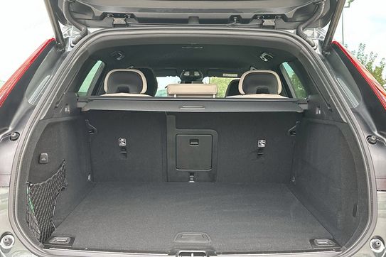 Volvo XC60 B5 AWD Plus Dark