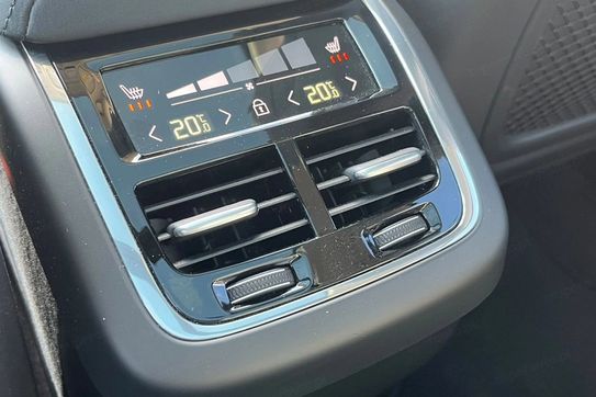Volvo XC60 B5 B AWD Ultra Dark