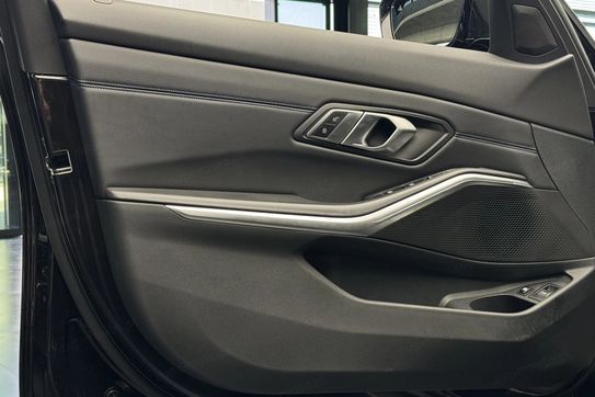 BMW Seria 3 330e PHEV xDrive M Sport aut