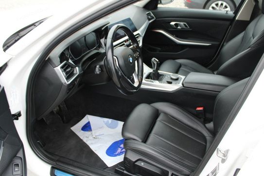 BMW Seria 3 318i aut