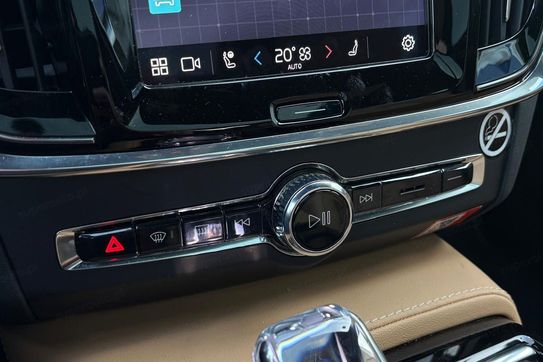 Volvo V90 T6 AWD Plug-In Hybrid Plus Bright