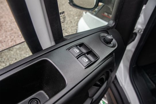 Iveco Daily 35S18 Kontener 8EP + Winda