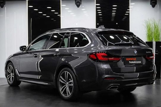 BMW Seria 5 520e sport-aut