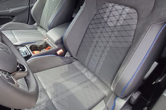 Volkswagen Golf R-Line Plus 1.5 eTSI mHEV