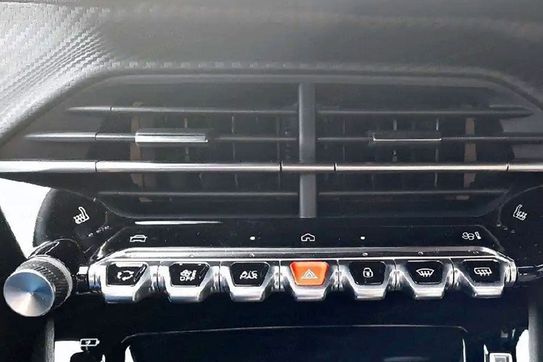 Peugeot 2008 Allure EAT8 1.2 PureTech