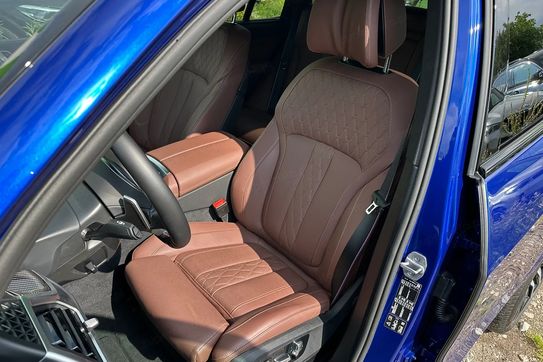BMW X5 M60i