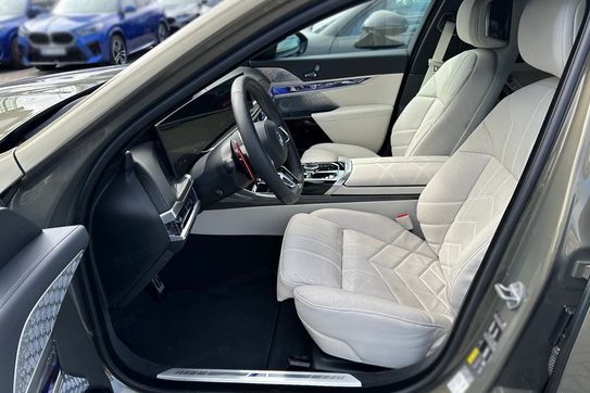 BMW Seria 7 M760e PHEV xDrive Individual Edition sport-aut