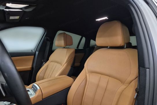 BMW X6 M50i
