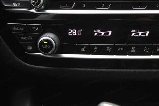 BMW Seria 5 520d xDrive Sport Line